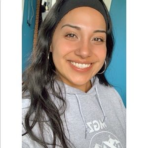 Meet your seller/posher, Gisselle